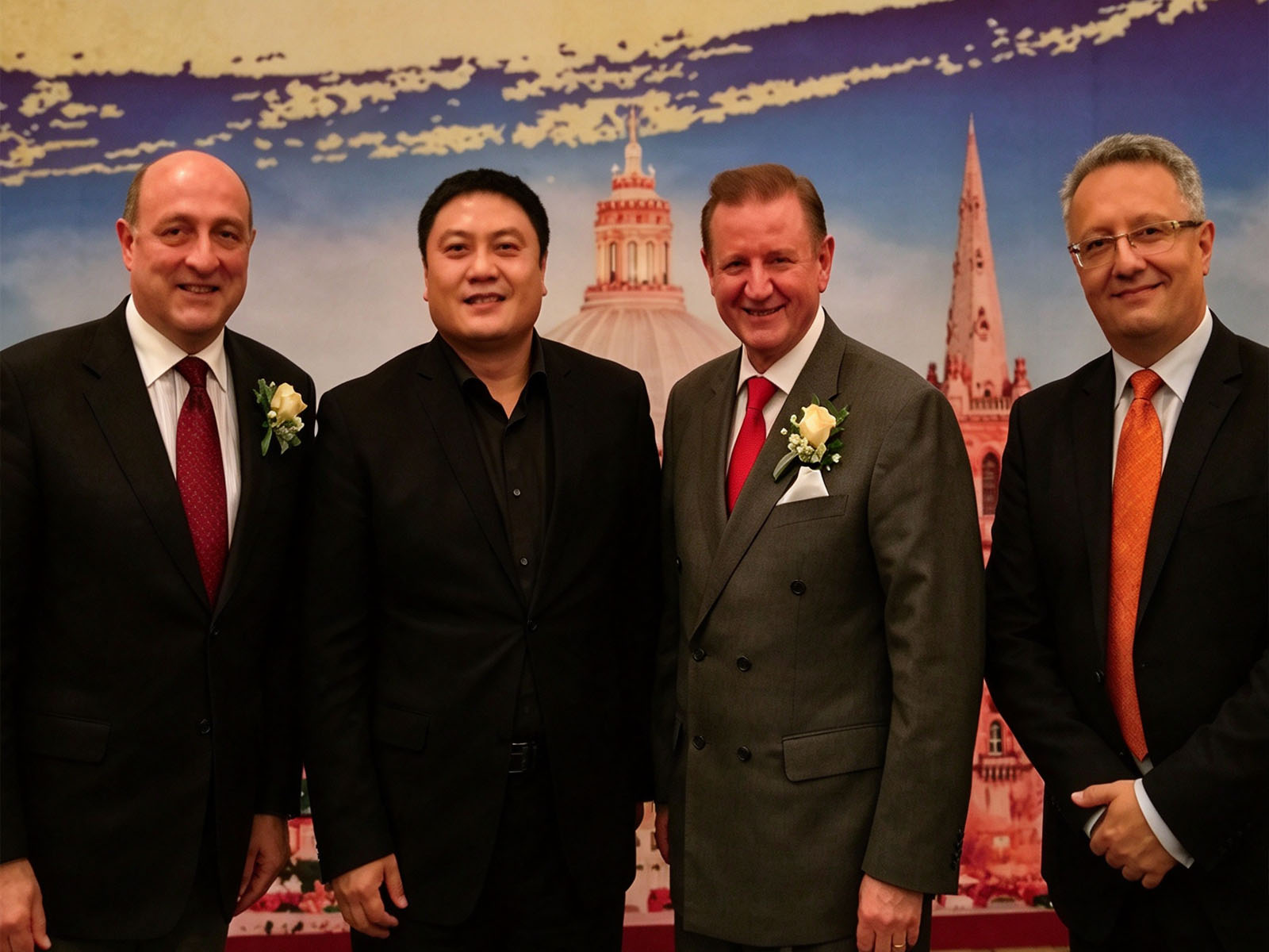 诺华CEO与马耳他驻华大使 John Aquilina、马耳他身份局局长 Roderick Cutajar、马耳他资深律师 George Hyzler