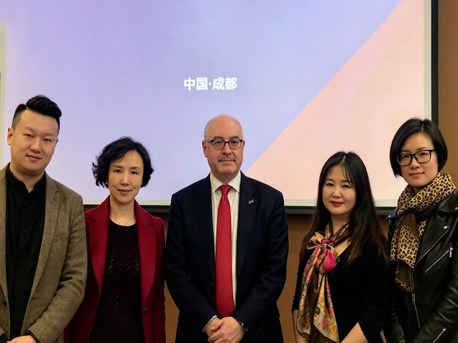 诺华员工与新西兰移民局领事 Mike 先生